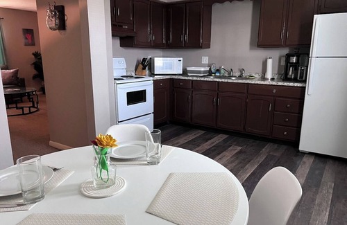 Masury Apartment | Cozy 2-Bedroom Apartment with Lake View and Spa Access