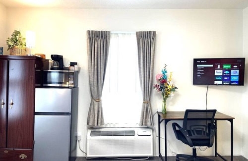 Paulding Apartment | Inviting Room 3 at Bittersweet Inn with Kitchen & Family Perks