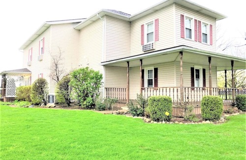Paulding Apartment | Inviting Room 3 at Bittersweet Inn with Kitchen & Family Perks