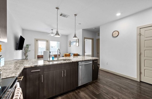 McKinney Apartment | Pet-Friendly 2Bd Queen Unit Near Hwy121 & TPC | Guest Rated 10