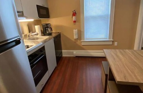 Hydeville Apartment | Dog-Friendly Inn with Lake Views & Boat Slip at Apt 3A