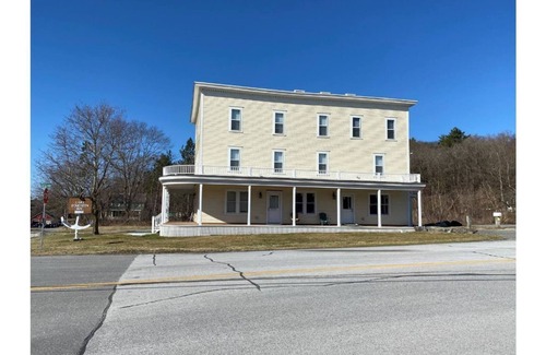 Hydeville Apartment | Dog-Friendly Inn with Lake Views & Boat Slip at Apt 3A