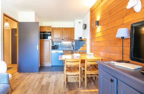 Valfrejus Apartment | Cozy Apartment for 4 with Balcony Near Ski Runs