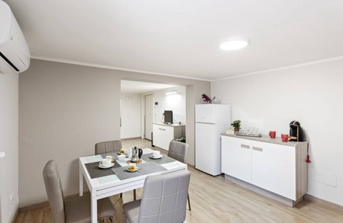 Borgo-Sanzio Apartment | Convenient Apartment Steps from Villa Bellini with Breakfast