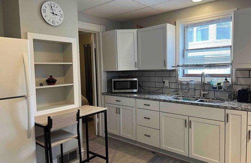 Sharon Apartment | Budget-Friendly Getaway at The Yellow-Shuttered House
