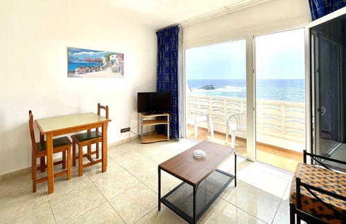 Tamaduste Apartment | Oceanfront Apt with Unbeatable Views and Family Amenities