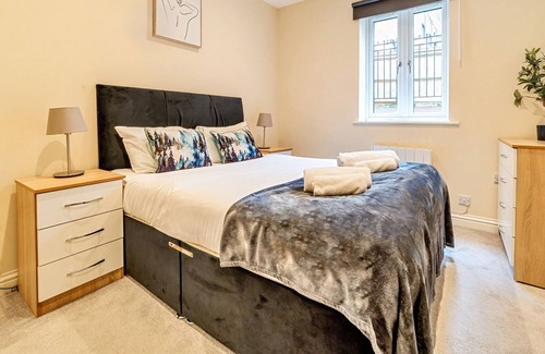 Basingstoke Apartment | Apt Basingstoke Town Center By Firoz Property Mgmt
