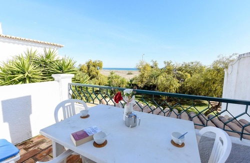 Meia Praia Apartment | Casa na Costa: Oceanfront Retreat Just Steps from the Beach