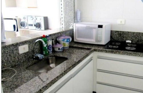 Enseada Apartment | Cozy Apt Just 100m from Enseada Beach - Rated 9.8/10!