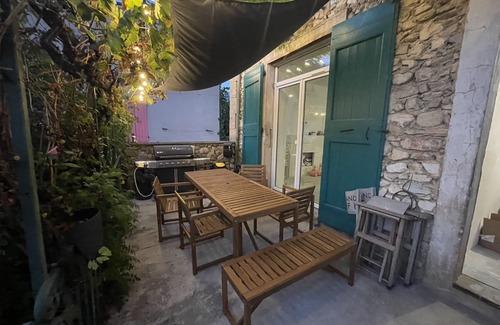 Menglon House | Modern 75m2 Apartment: Cozy with Ocean View & Pet Friendly