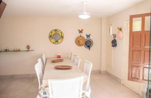 Taperapua Beach House | Spacious 5-Suite Apartment for Up to 14 Guests, Porto Seg