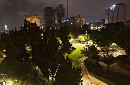Jerusalem City Centre Apartment | Cozy Apartment in the Heart of Jerusalem - 4-Star Stay