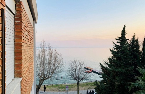 Bardolino Apartment | Ideal Lakeside Retreat for 4 with Balcony and Great Amenities