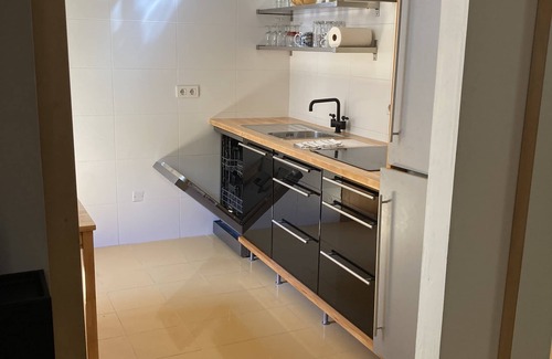 Old Town Apartment | Modern Retreat in Historic Pamplona with Essential Amenities