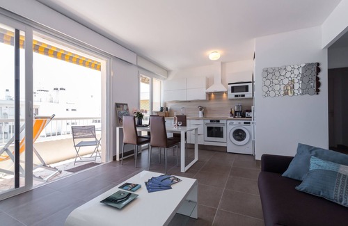 Cros-de-Cagnes Apartment | Stunning Oceanfront Retreat with Terrace and Free Parking