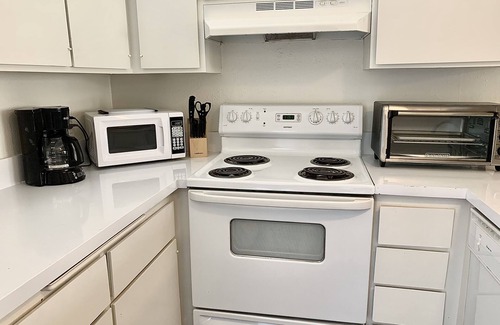 Historic Tennis Club Apartment | Modern 1-Bedroom Retreat in Downtown Palm Springs