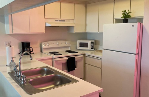 Historic Tennis Club Apartment | Modern 1-Bedroom Retreat in Downtown Palm Springs