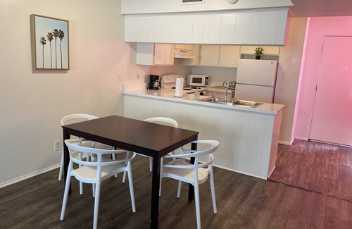 Historic Tennis Club Apartment | Modern 1-Bedroom Retreat in Downtown Palm Springs