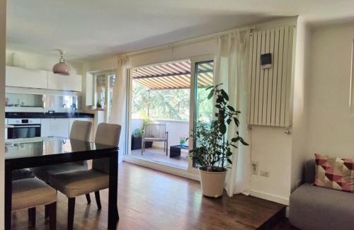 Zona LIII Tomba di Nerone Apartment | Pet-Friendly Getaway at Apt_glam_Rome with Breakfast Included