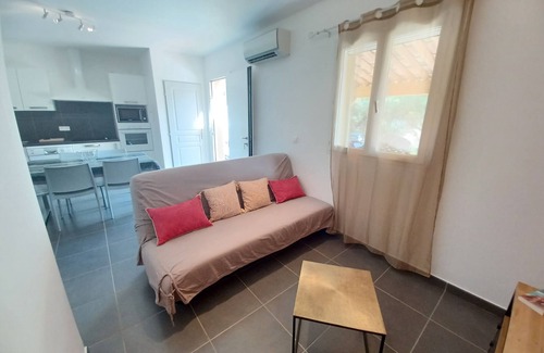 Galeria Apartment | Cozy Retreat with Pool, WiFi & Steps to Beach Access