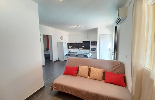 Galeria Apartment | Cozy Retreat with Pool, WiFi & Steps to Beach Access