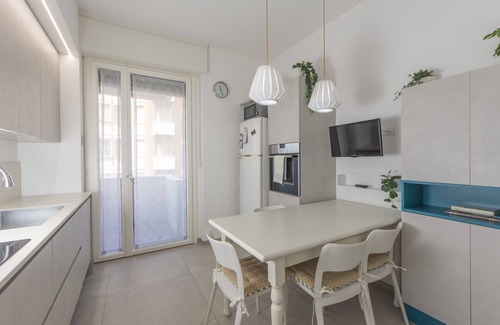 San Donato-San Vitale Apartment | Comfortable Stay at Apt. HouSmart Fossolo 28 with Spa & Kitchen