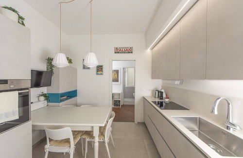 San Donato-San Vitale Apartment | Comfortable Stay at Apt. HouSmart Fossolo 28 with Spa & Kitchen