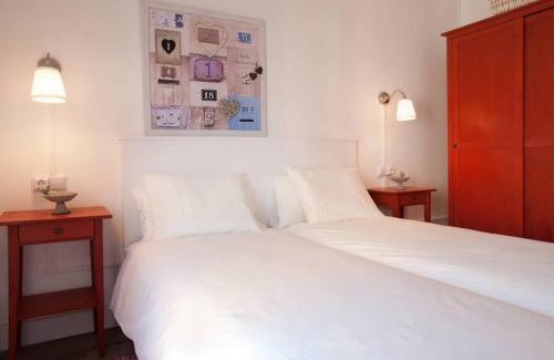 El Parc i la Llacuna del Poblenou Apartment | Beachside Apartment in 22: Family-Friendly Retreat