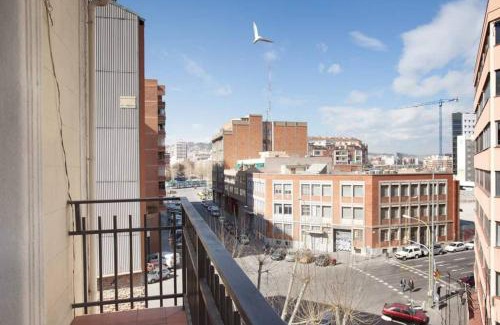 El Parc i la Llacuna del Poblenou Apartment | Beachside Apartment in 22: Family-Friendly Retreat