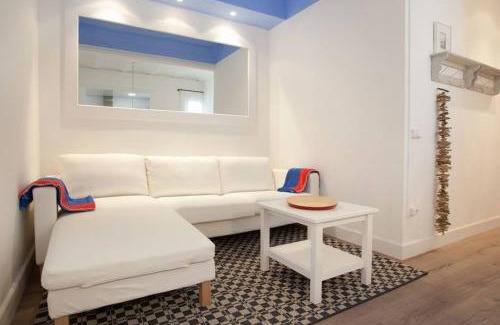 El Parc i la Llacuna del Poblenou Apartment | Beachside Apartment in 22: Family-Friendly Retreat