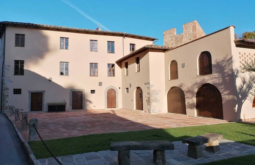 Vicopisano Apartment | Top-Rated Apt. LA STALLA - "Brunelleschi Manor" Retreat