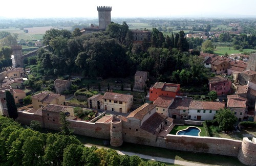 Vicopisano Apartment | Top-Rated Apt. LA STALLA - "Brunelleschi Manor" Retreat
