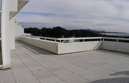 Viana do Castelo Apartment | Beachfront Apt in Cabedelo: Guest Rated 10/10 Amenities