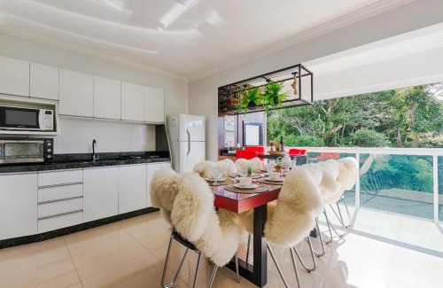 Piratuba Apartment | Modern Apartment Steps from Termas - Rated 9/10