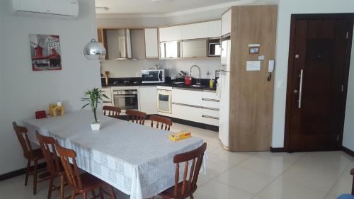 Ingleses Centro Apartment | Oceanfront Apt na Praia dos Ingleses - Rated 10/10!