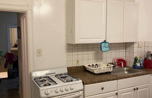 Kensington Apartment | Convenient Stay Near Temple Hospital & Shriners with Ocean View