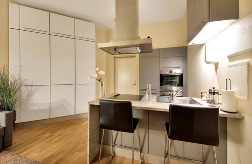 Vika Apartment | Guest Rated 10/10: Apt. Obs. gt. 12 with Breakfast & Kitchen