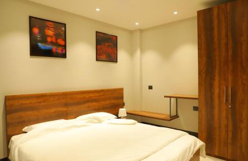 Lajpat Nagar Apartment | Guest Rated: Apt# ONE-FOUR-TWO with Lift & Smart TV