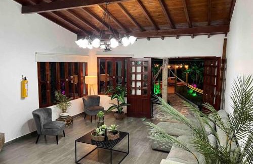 El Tesoro Villa | Relax at Palos Altos: 4-Star Family & Pet-Friendly Retreat
