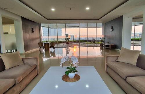 Depok Apartment | Budget-Friendly Park View Studio with Pool & Netflix