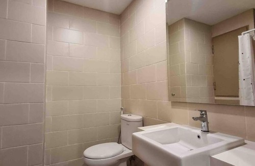 Ragunan Apartment | Cozy 1BR Apt Pejaten Park with Pool and Smart TV