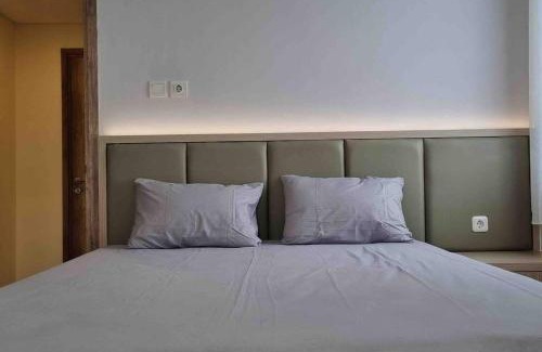 Ragunan Apartment | Cozy 1BR Apt Pejaten Park with Pool and Smart TV