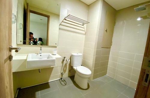 Ragunan Apartment | Apt Pejaten Park Residence 1 BR Dewa with Pool & Netflix by Damaresa