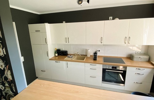 Gerichtsviertel Apartment | Modern Apt. Prinz Ernst August: Designer Comfort & Accessibility