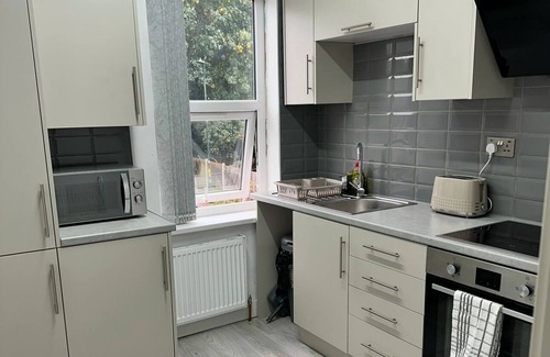 Acocks Green Apartment | Apt - Sleeps2 - Parking - 20Min Drive From Airport