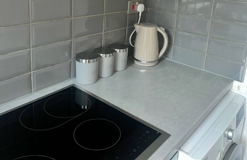 Acocks Green Apartment | Apt - Sleeps2 - Parking - 20Min Drive From Airport