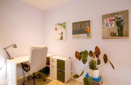 Finchley Church End Apartment | Apt w Garden Oasis in Finchley