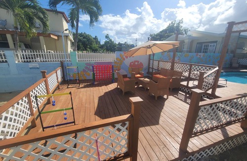 Coto Apartment | Relaxing Apt with Pool Deck, Steps to the Beach