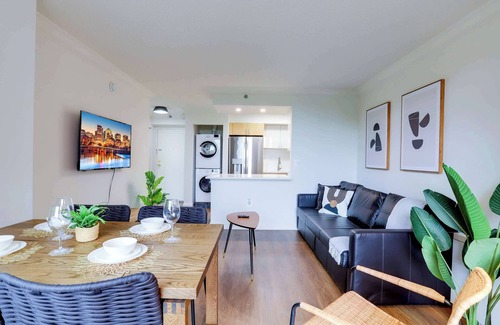 Pentagon City Apartment | Modern Apartment with Rooftop & Spa in Pentagon City