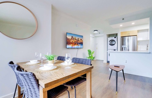 Pentagon City Apartment | Modern Apartment with Rooftop & Spa in Pentagon City